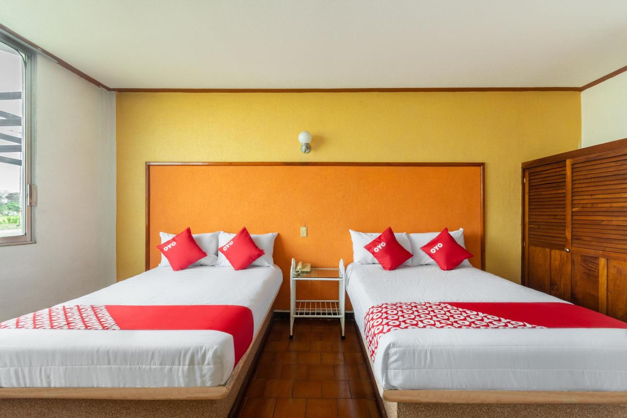 Oyo Hotel Casa Blanca มาร์ติเนซ เดอ ลา ทอเร ภายนอก รูปภาพ