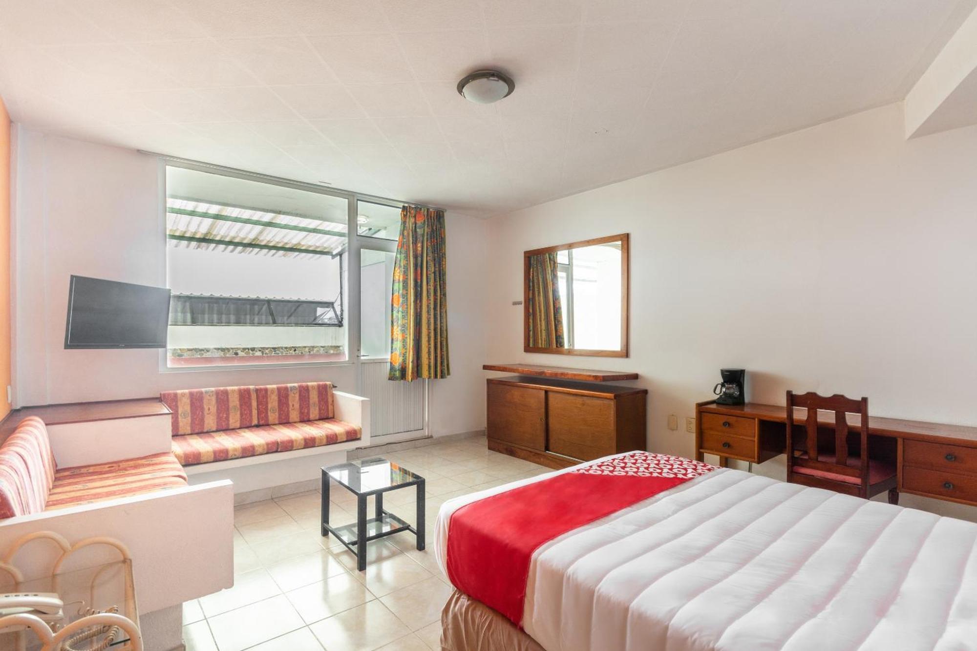 Oyo Hotel Casa Blanca มาร์ติเนซ เดอ ลา ทอเร ภายนอก รูปภาพ