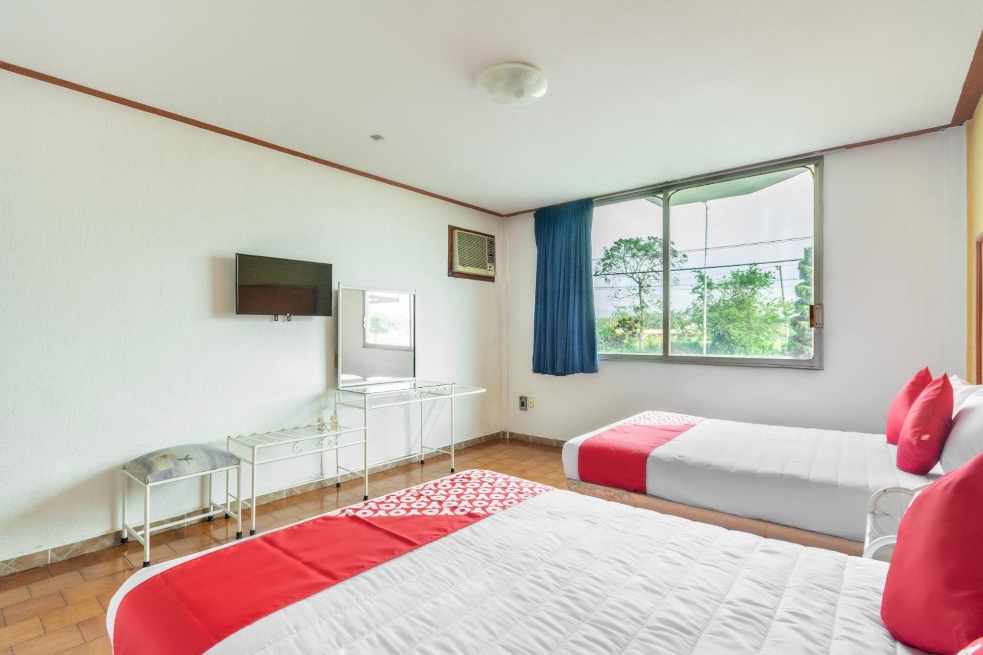Oyo Hotel Casa Blanca มาร์ติเนซ เดอ ลา ทอเร ภายนอก รูปภาพ