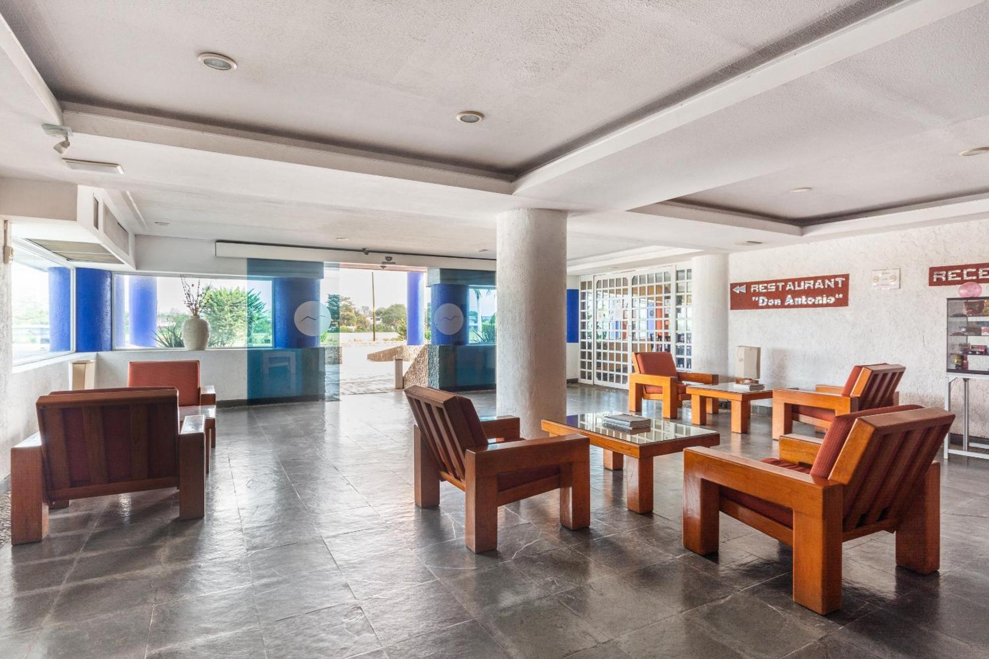 Oyo Hotel Casa Blanca มาร์ติเนซ เดอ ลา ทอเร ภายนอก รูปภาพ