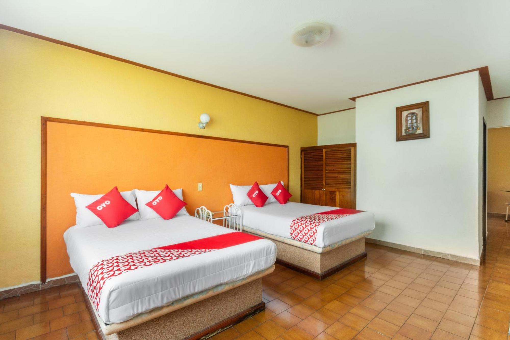 Oyo Hotel Casa Blanca มาร์ติเนซ เดอ ลา ทอเร ภายนอก รูปภาพ
