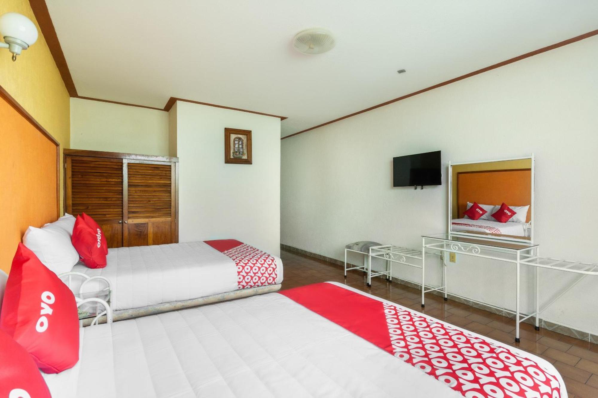 Oyo Hotel Casa Blanca มาร์ติเนซ เดอ ลา ทอเร ภายนอก รูปภาพ