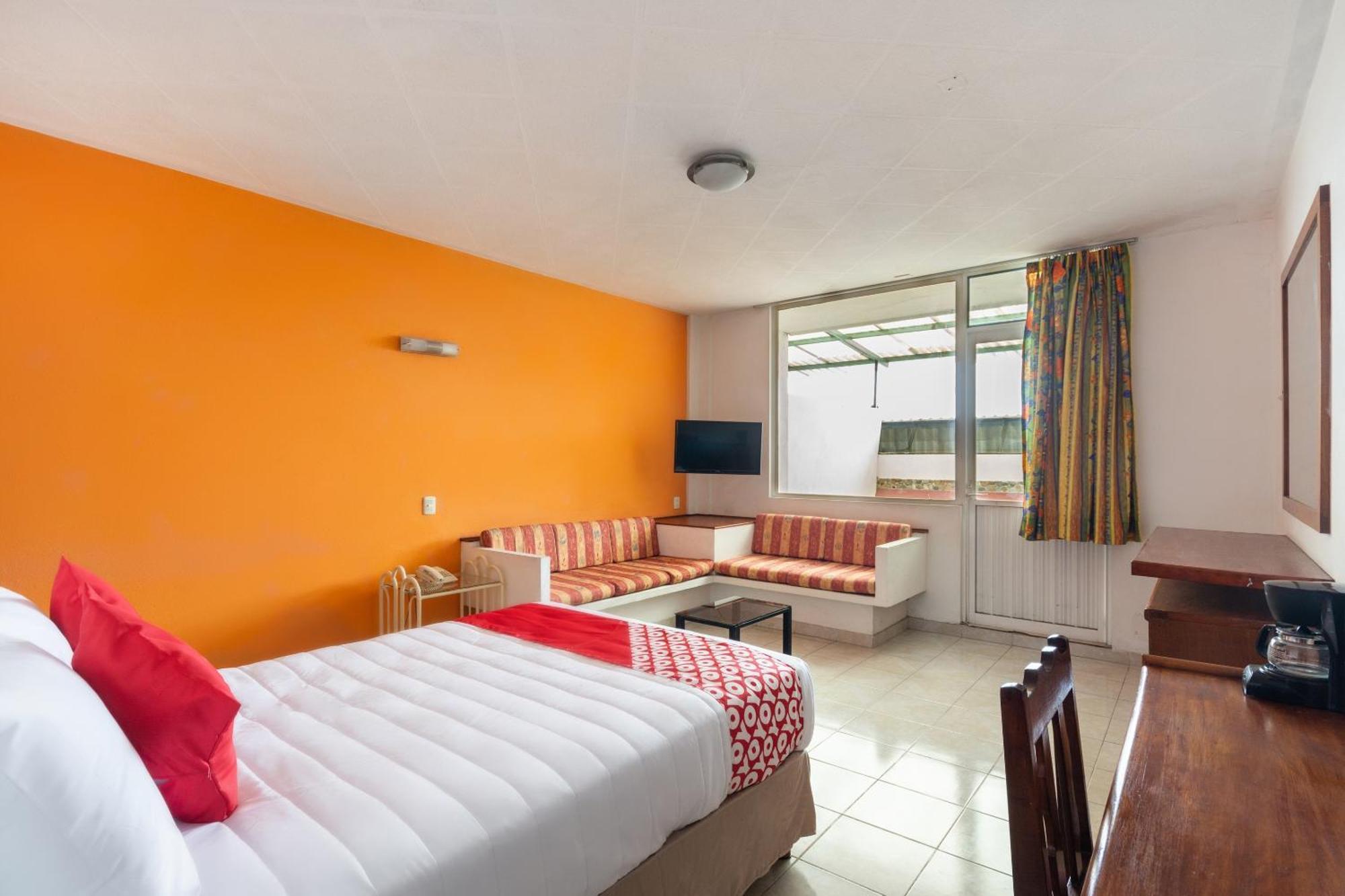 Oyo Hotel Casa Blanca มาร์ติเนซ เดอ ลา ทอเร ภายนอก รูปภาพ
