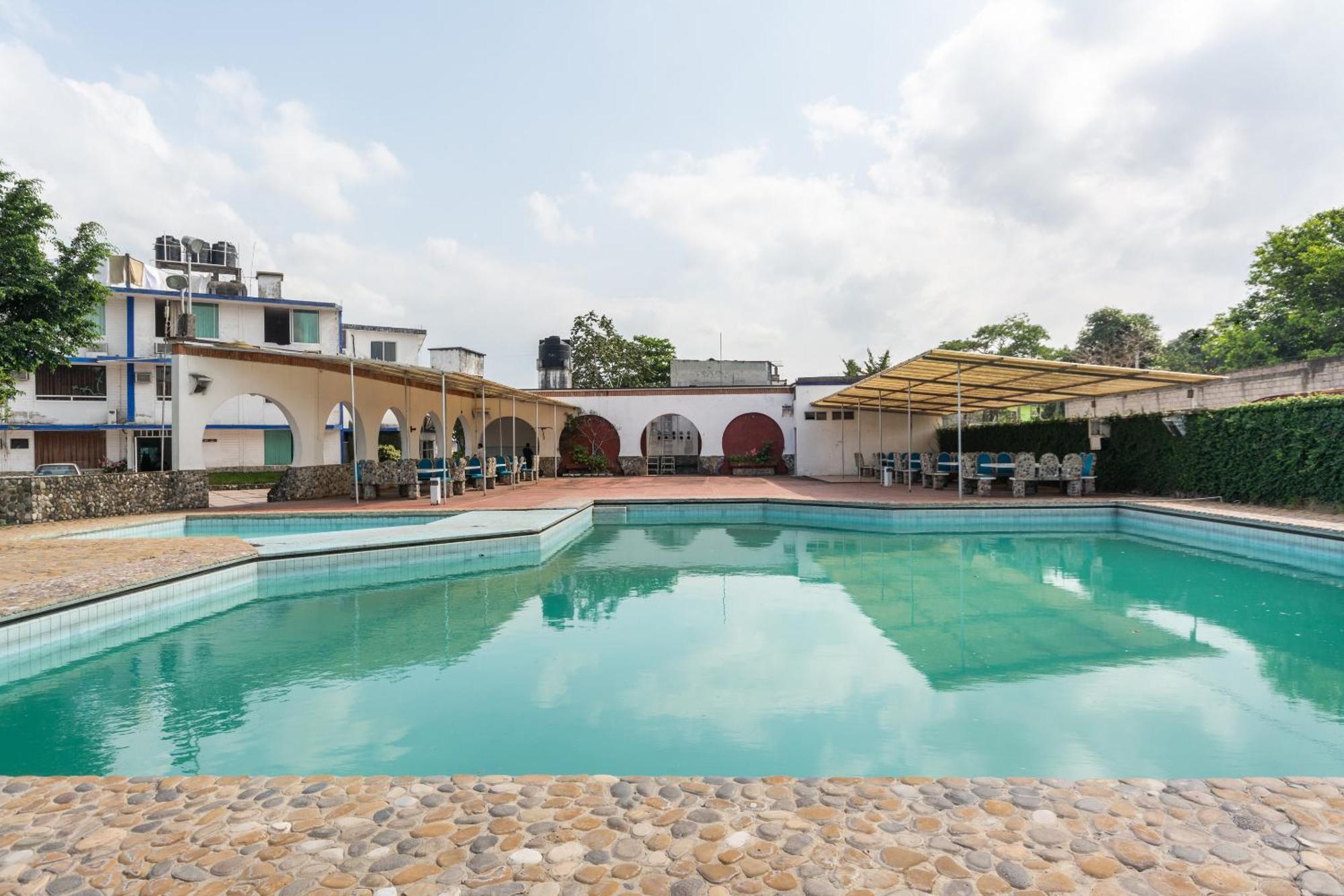 Oyo Hotel Casa Blanca มาร์ติเนซ เดอ ลา ทอเร ภายนอก รูปภาพ