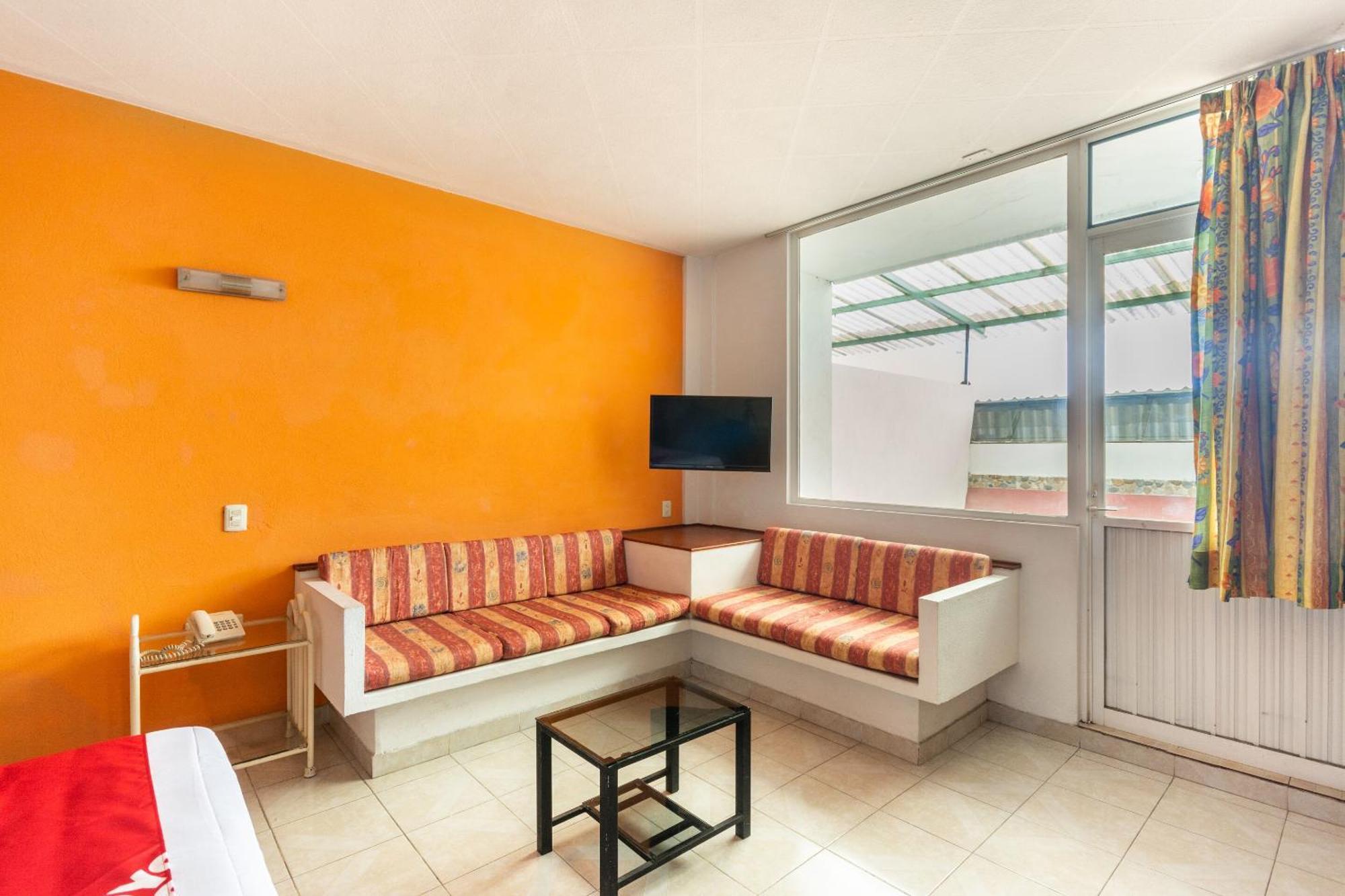 Oyo Hotel Casa Blanca มาร์ติเนซ เดอ ลา ทอเร ภายนอก รูปภาพ