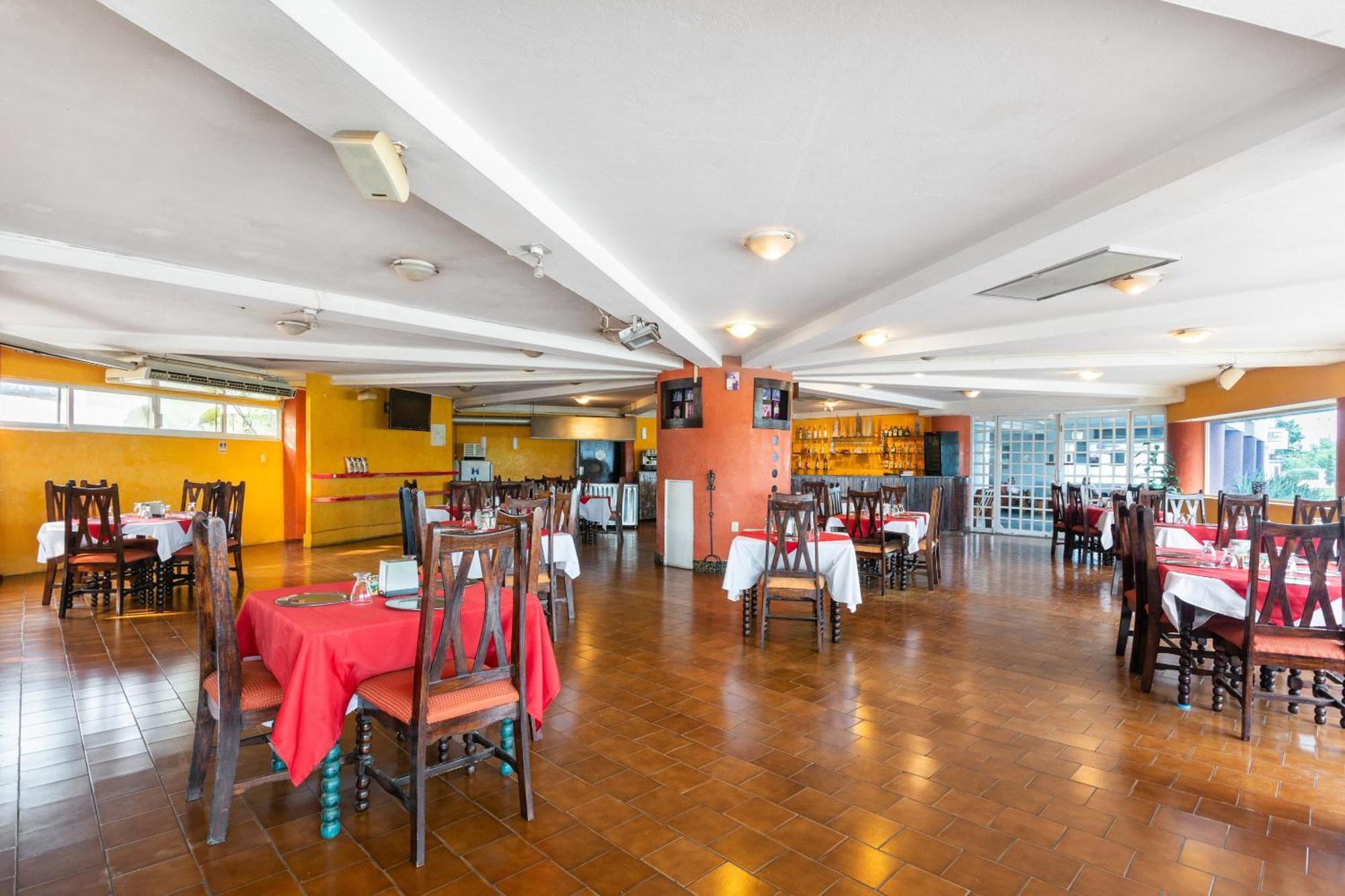 Oyo Hotel Casa Blanca มาร์ติเนซ เดอ ลา ทอเร ภายนอก รูปภาพ