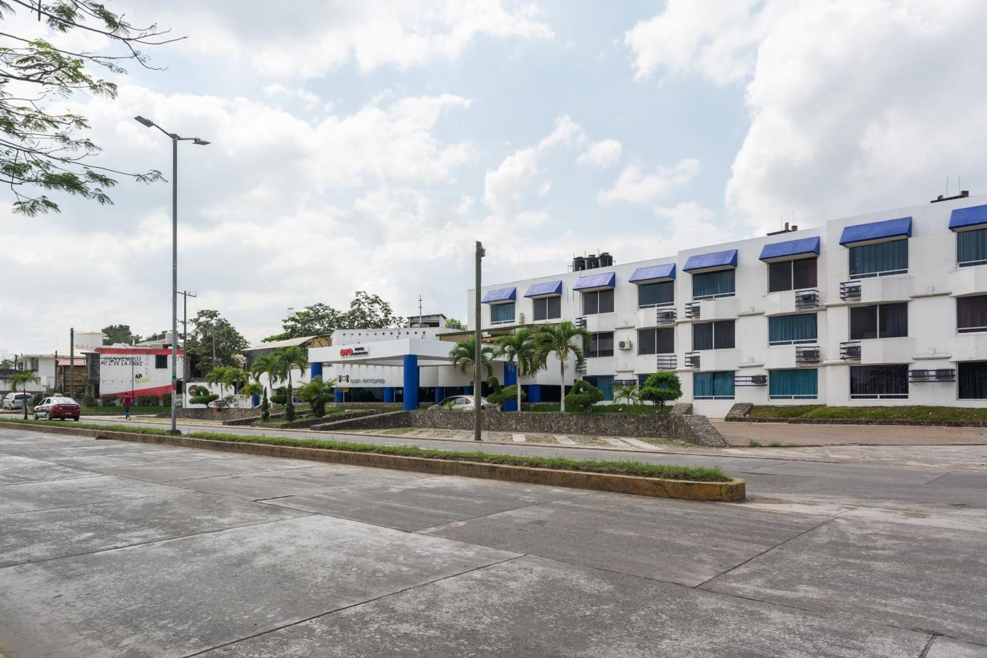 Oyo Hotel Casa Blanca มาร์ติเนซ เดอ ลา ทอเร ภายนอก รูปภาพ