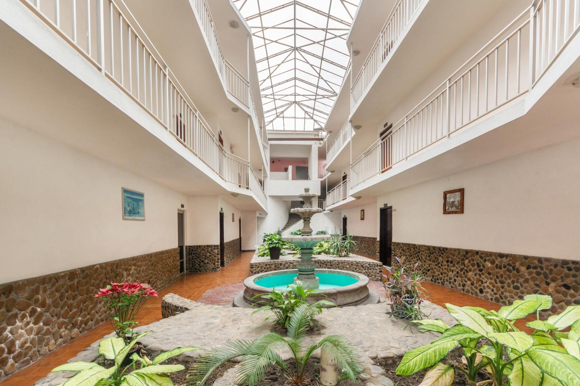 Oyo Hotel Casa Blanca มาร์ติเนซ เดอ ลา ทอเร ภายนอก รูปภาพ