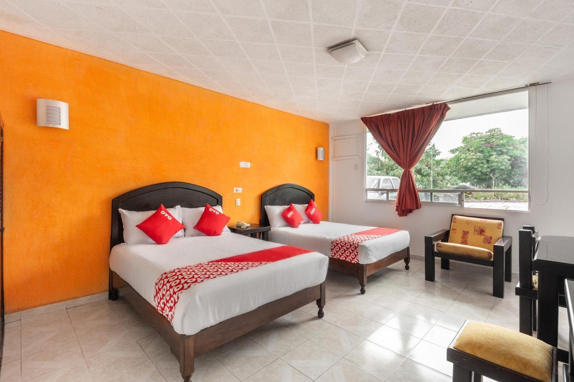 Oyo Hotel Casa Blanca มาร์ติเนซ เดอ ลา ทอเร ภายนอก รูปภาพ