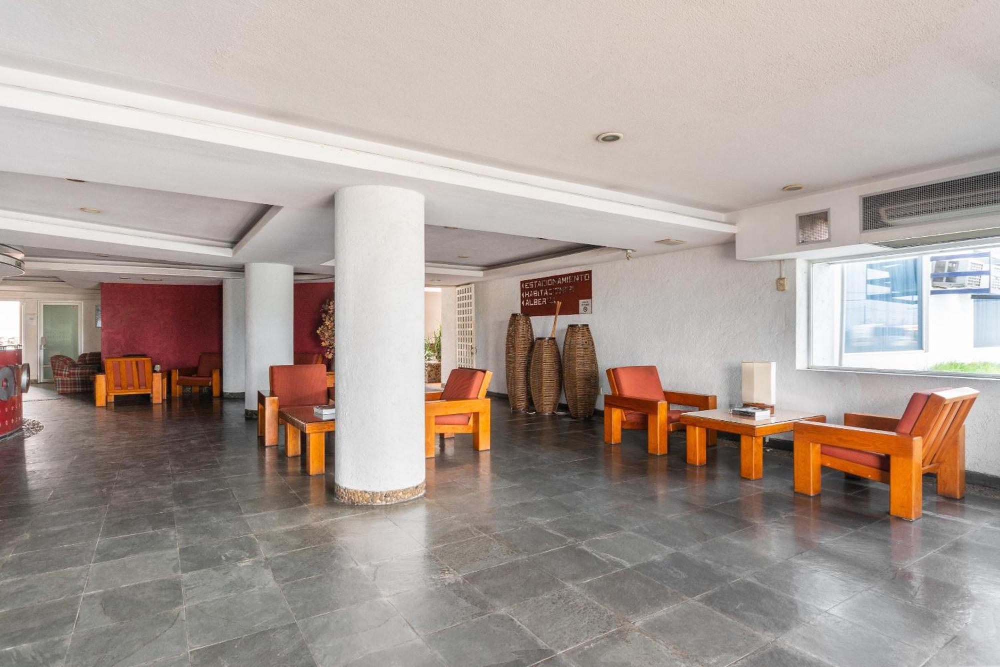 Oyo Hotel Casa Blanca มาร์ติเนซ เดอ ลา ทอเร ภายนอก รูปภาพ