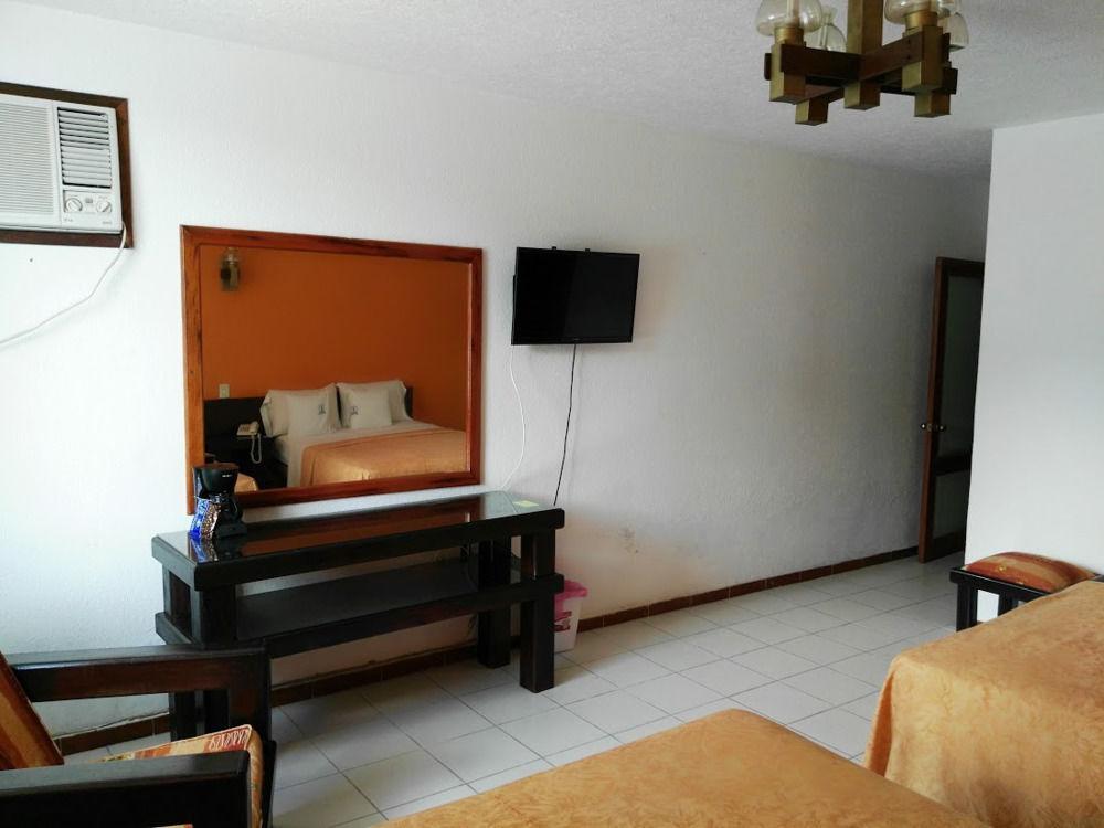 Oyo Hotel Casa Blanca มาร์ติเนซ เดอ ลา ทอเร ภายนอก รูปภาพ