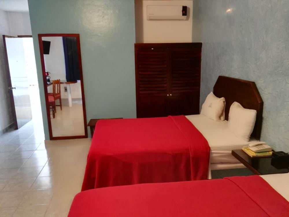 Oyo Hotel Casa Blanca มาร์ติเนซ เดอ ลา ทอเร ภายนอก รูปภาพ
