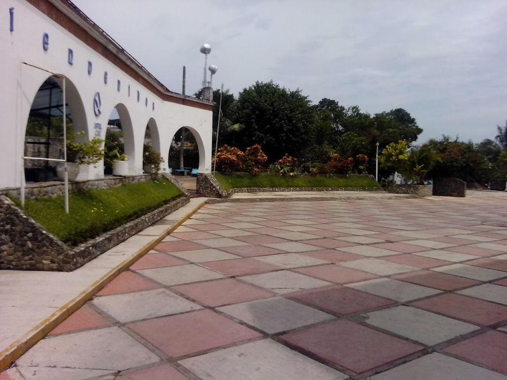 Oyo Hotel Casa Blanca มาร์ติเนซ เดอ ลา ทอเร ภายนอก รูปภาพ